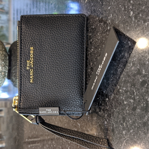 Marc Jacobs Handbags - MARC JACOBS BLACK AND GOLD RAISED LOGO WALLET CARD CASE 💞